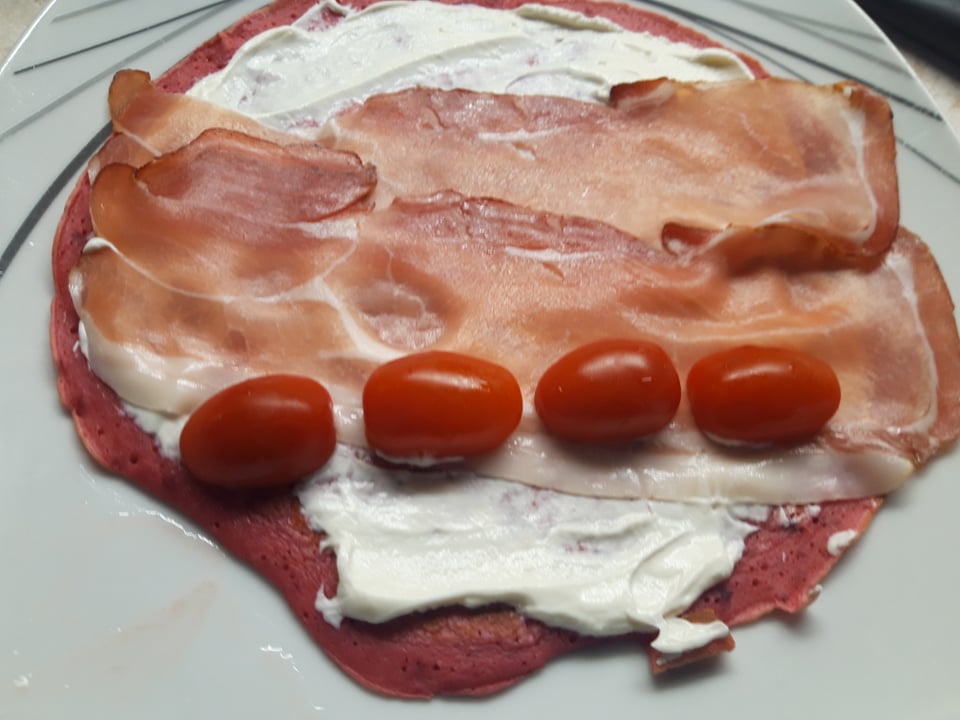 Palacinky na slano z cvikle. Fotka - Michaela